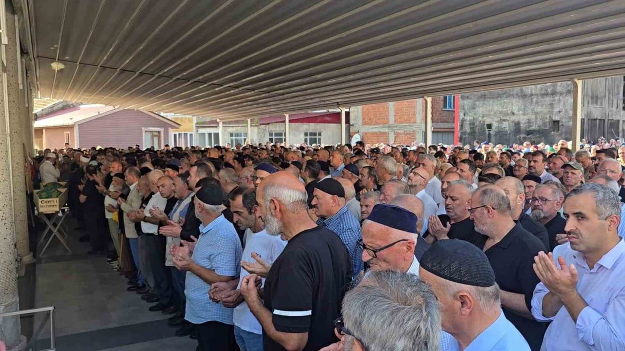 ÇAYELİ İLÇESİNDE DENİZDE BOĞULAN BİRİ 16 DİĞERİ 11 YAŞINDAKİ İKİ KARDEŞ SON YOLCULUKLARINA...