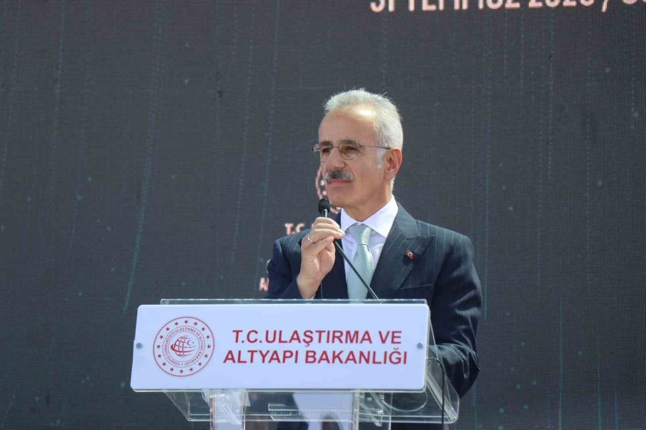 ULAŞTIRMA VE ALTYAPI BAKANI ABDULKADİR URALOĞLU AÇILIŞ TÖRENİNDE KONUŞMA YAPTI.