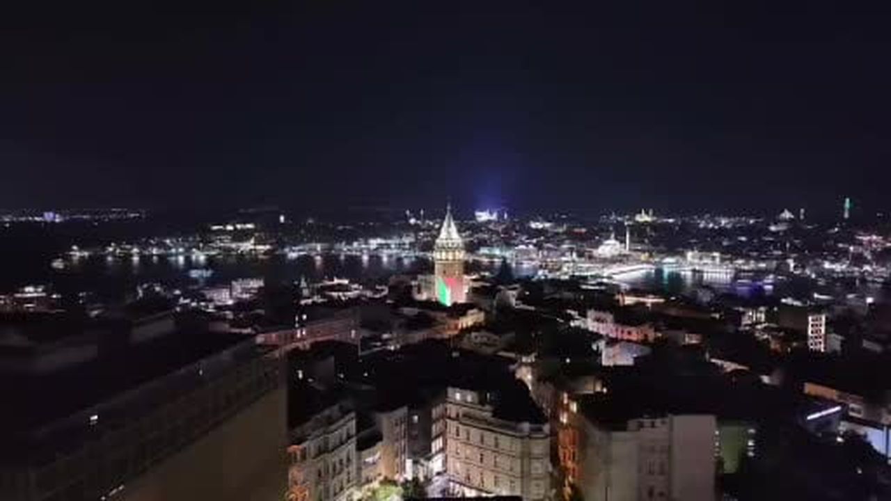 Galata Kulesi Filistin bayrağının renkleriyle aydınlatıldı