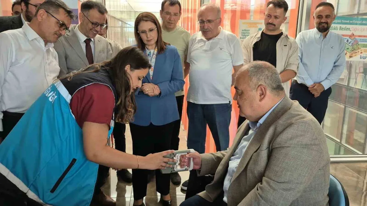 AK PARTİ BARTIN MİLLETVEKİLİ YUSUF ZİYA ALDATMAZ'IN EL KAVRAMA KUVVETİ NORMAL DEĞERİN ÇOK ÜSTÜNDE...