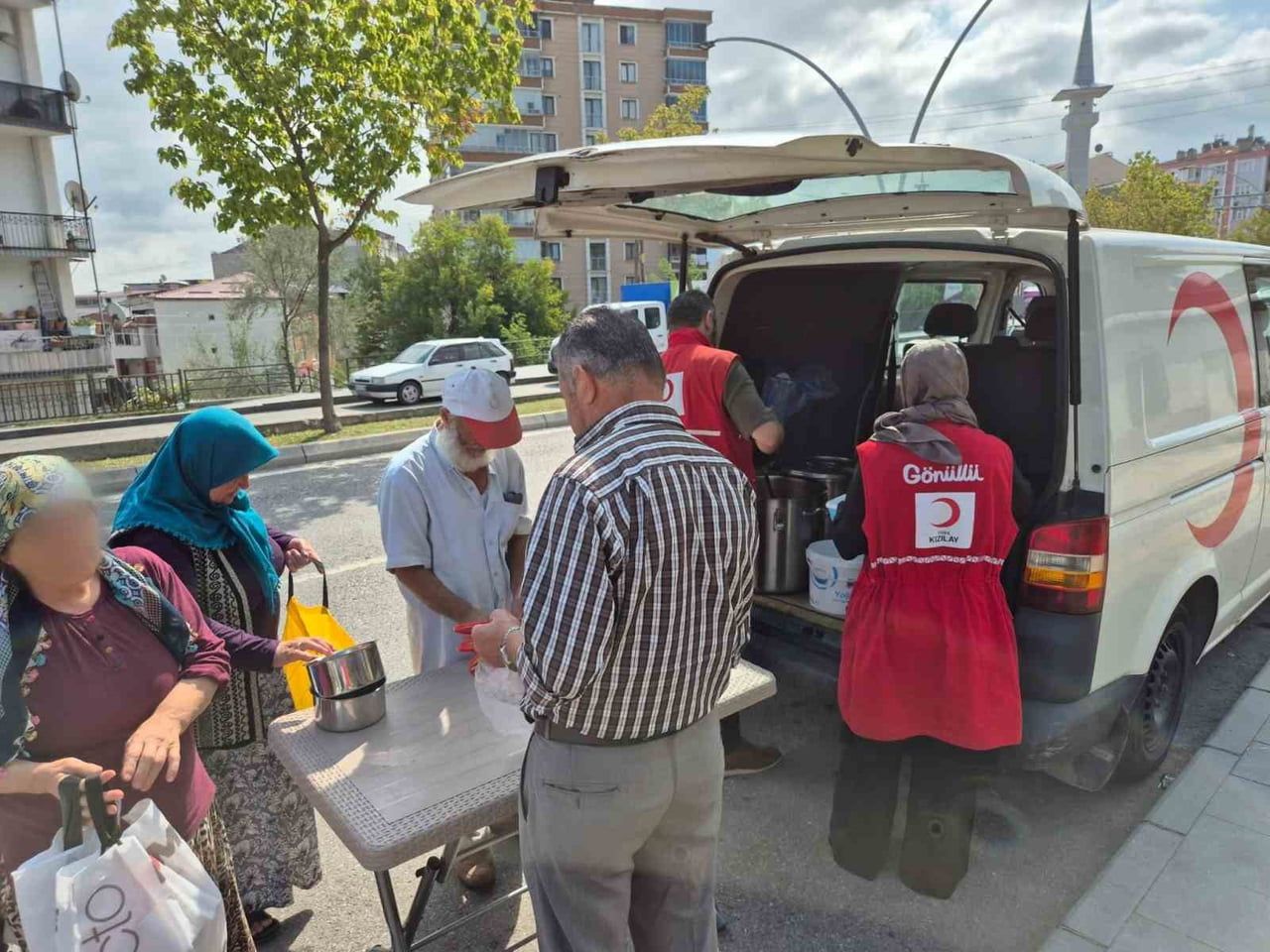 TÜRK KIZILAY SAMSUN ŞUBESİ BÜNYESİNDE FAALİYET GÖSTEREN AŞEVİNDE HAZIRLANAN SICAK YEMEKLER...