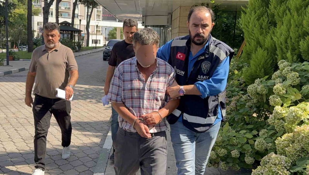 SAMSUN'DA BİR KUYUMCUDA MÜŞTEKİYİ OYALAYARAK YAKLAŞIK 100 BİN TL DEĞERİNDE ZİYNET EŞYASI ÇALAN...