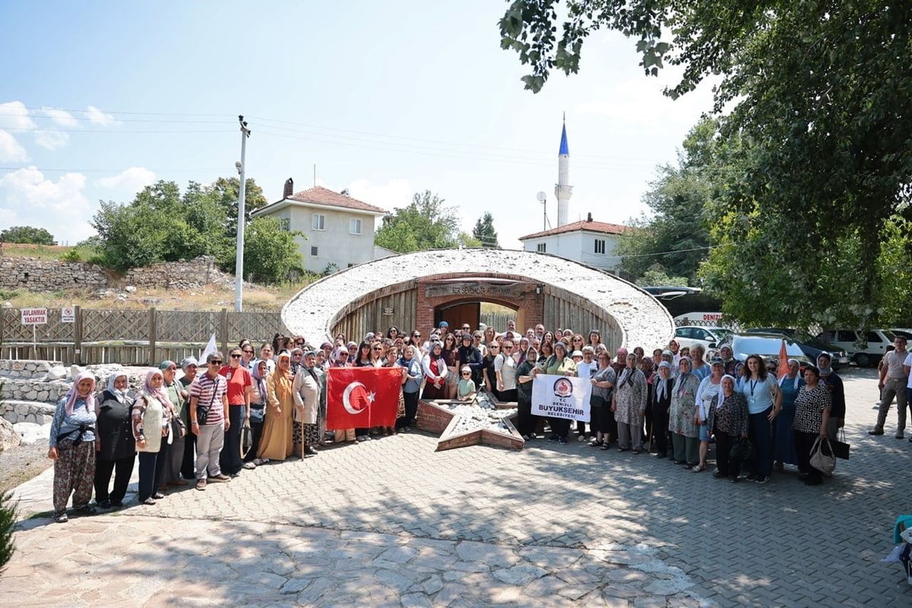 BÜYÜKŞEHİR’İN GEZİ PROGRAMIYLA KADINLAR DENİZLİ’Yİ KEŞFEDİYOR