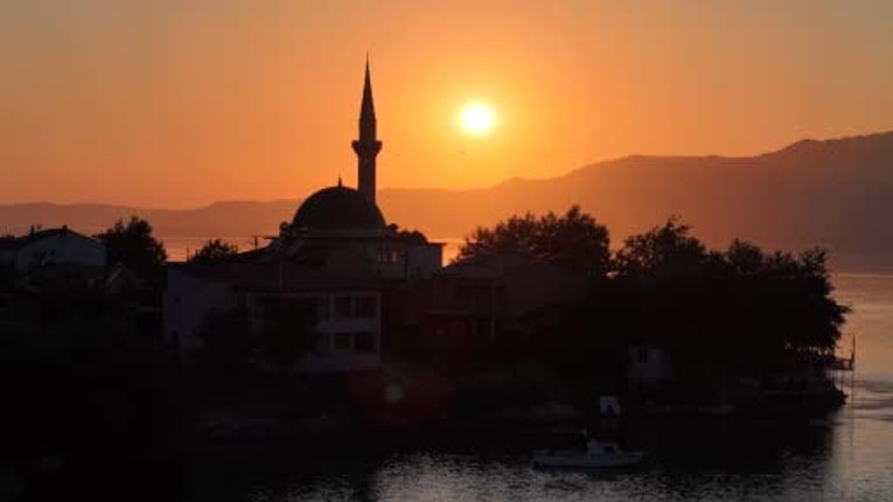 İzmir ve Çanakkale'ye rakip oldu: Elazığ'da kartpostallık gün batımı
