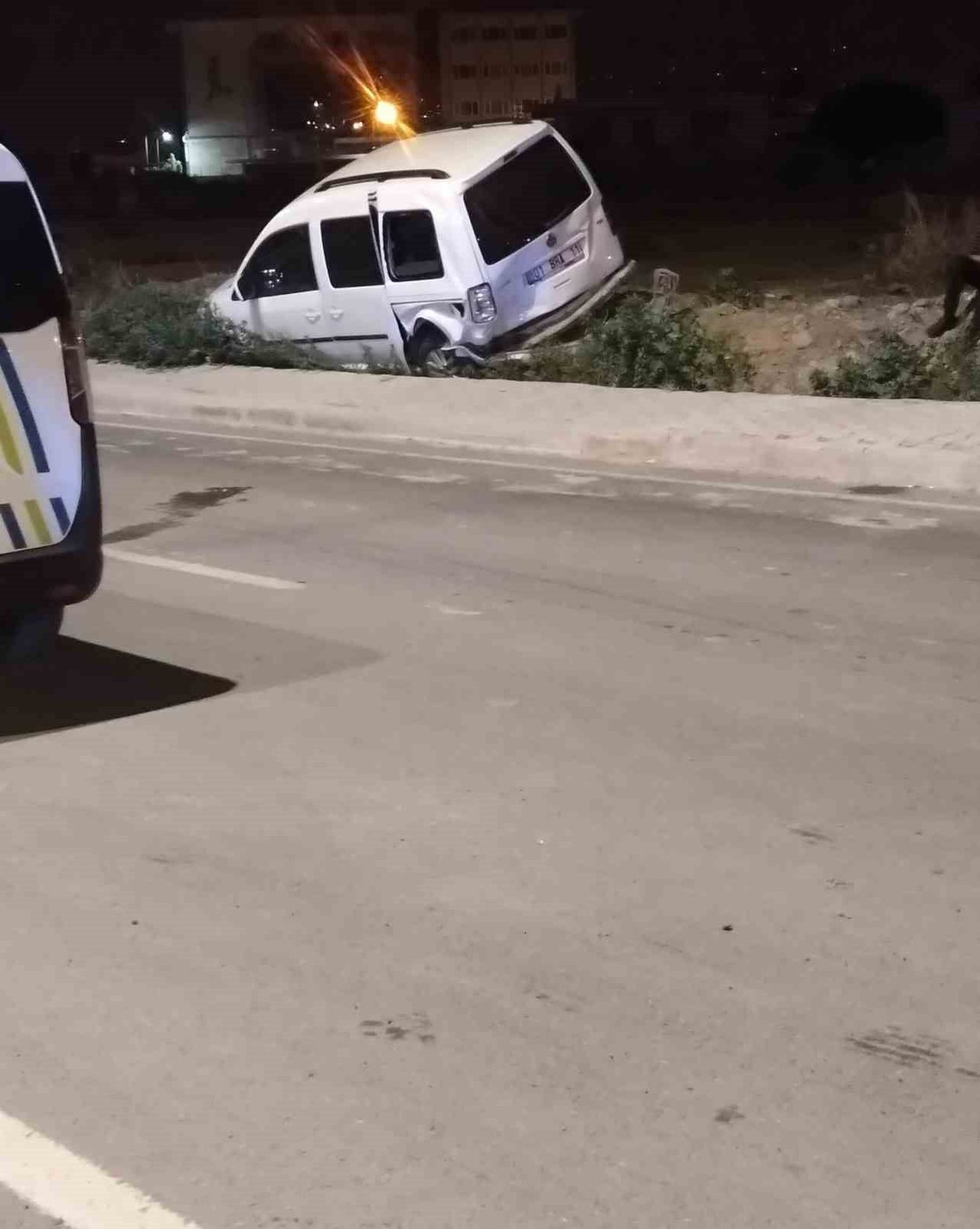 OSMANİYE’DE İKİ ARAÇ ÇARPIŞTI: 3 YARALI