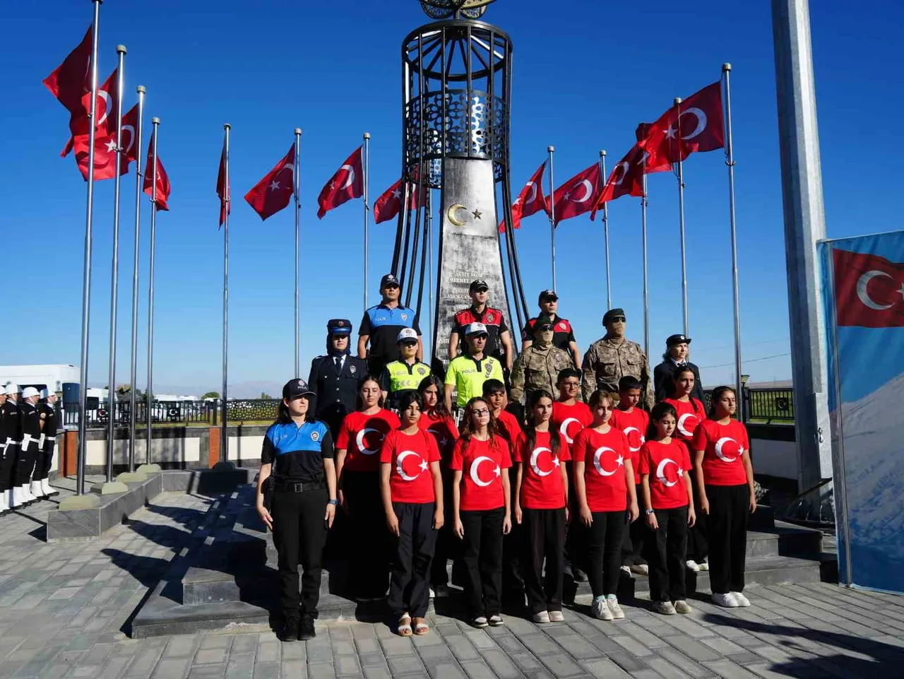 IĞDIR'DA DİLUCU ŞEHİTLERİ DUALARLA ANILDI