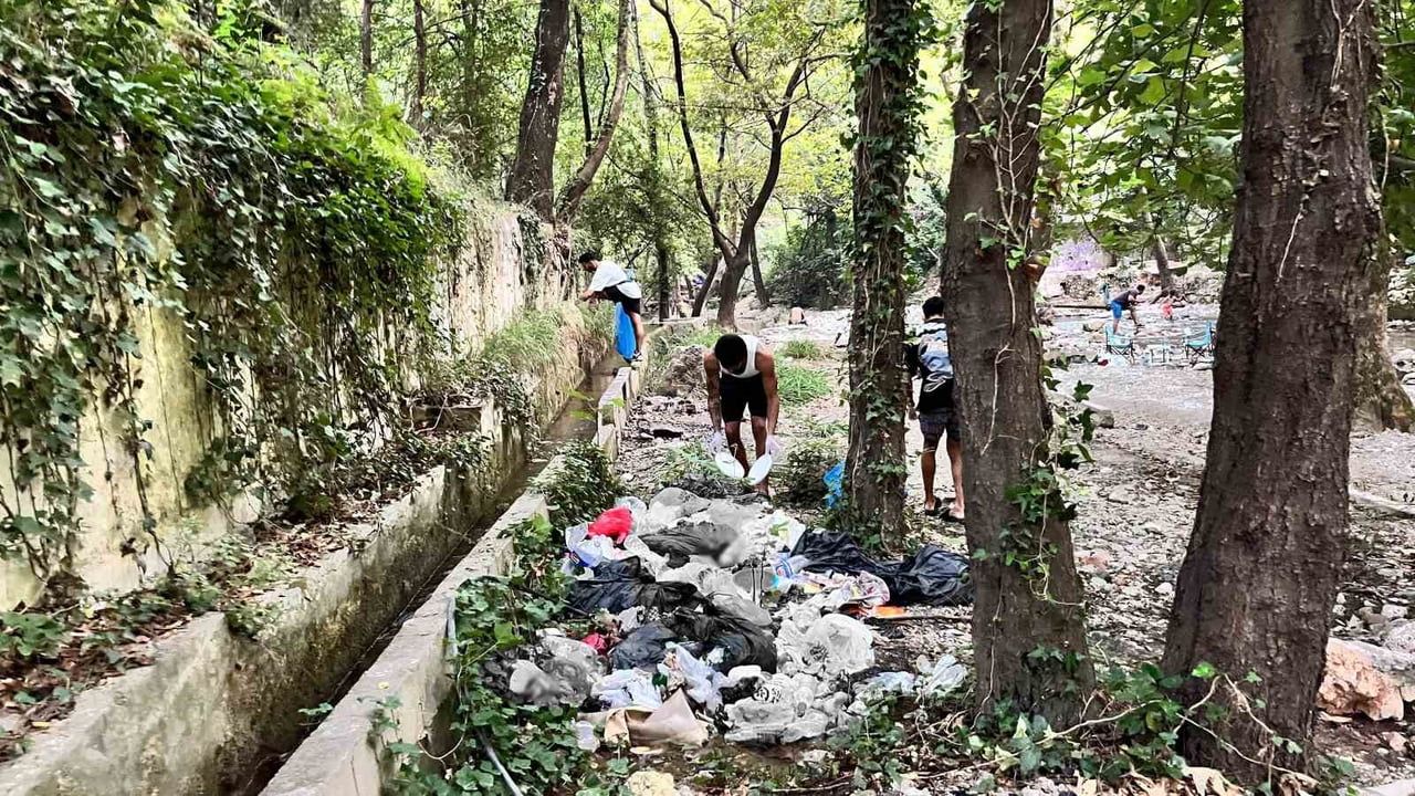 ANTALYA’NIN ALANYA İLÇESİNDE MÜZİSYEN VE YÜZME ANTRENÖRÜ İKİ ARKADAŞ, GEZMEK AMACIYLA GELDİKLERİ...