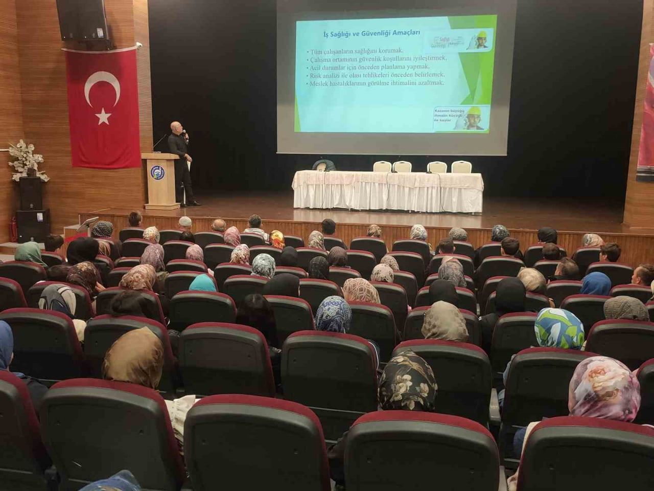 SAMSUN’UN VEZİRKÖPRÜ İLÇESİNDE İŞ SAĞLIĞI VE GÜVENLİĞİ EĞİTİMİ İLE 160 PERSONELE SERTİFİKALI...