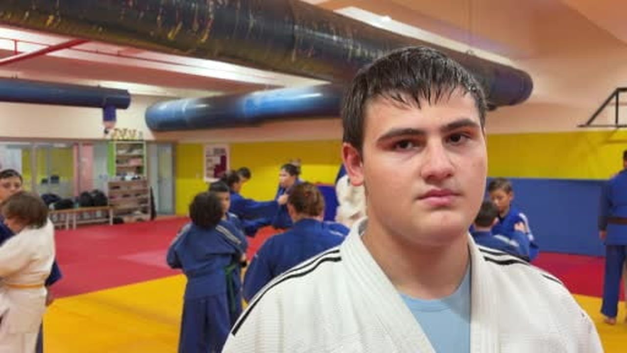 Kırklareli’nde 6 yaşında başladığı judoda Türkiye şampiyonluğu ve Balkan üçüncülüğü elde eden 16...