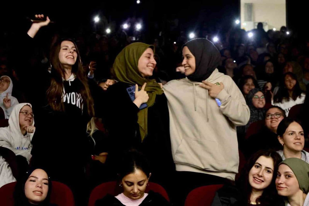 HALİME HATUN KIZ ÖĞRENCİ YURDU’NDA YENİ ÖĞRENCİLERE MÜZİKLİ KARŞILAMA