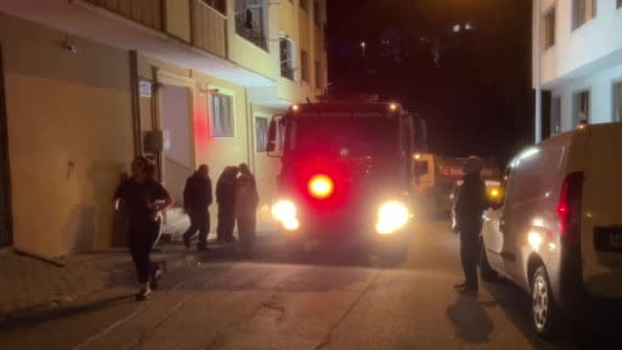 Bursa'da apartmanda panik... Duman asansör boşluğundan çıktı