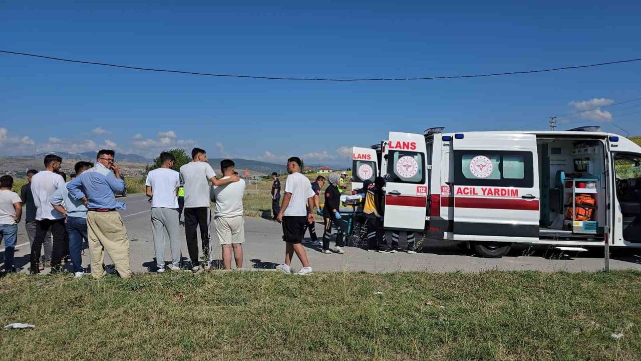 AMBULANSLAR OLAY YERİNE GELEREK İLK MÜDAHALELERİNİ YAPTILAR