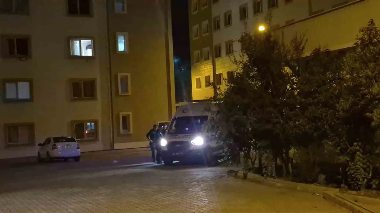 ADIYAMAN’DA YURTA KALAN İKİ ÜNİVERSİTE ÖĞRENCİSİ GIDA ZEHİRLENMESİ ŞÜPHESİYLE HASTANEYE...