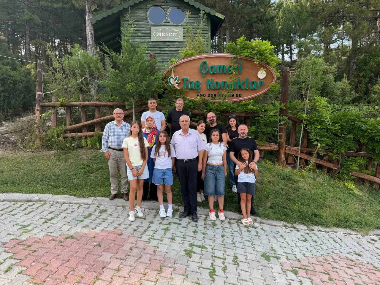 DENİZLİ’DE YAZ KUR’AN KURSU ÖĞRENCİLERİNE YÖNELİK DÜZENLENEN "GÖZÜMÜN NURU NAMAZ" TEMALI RESİM VE...