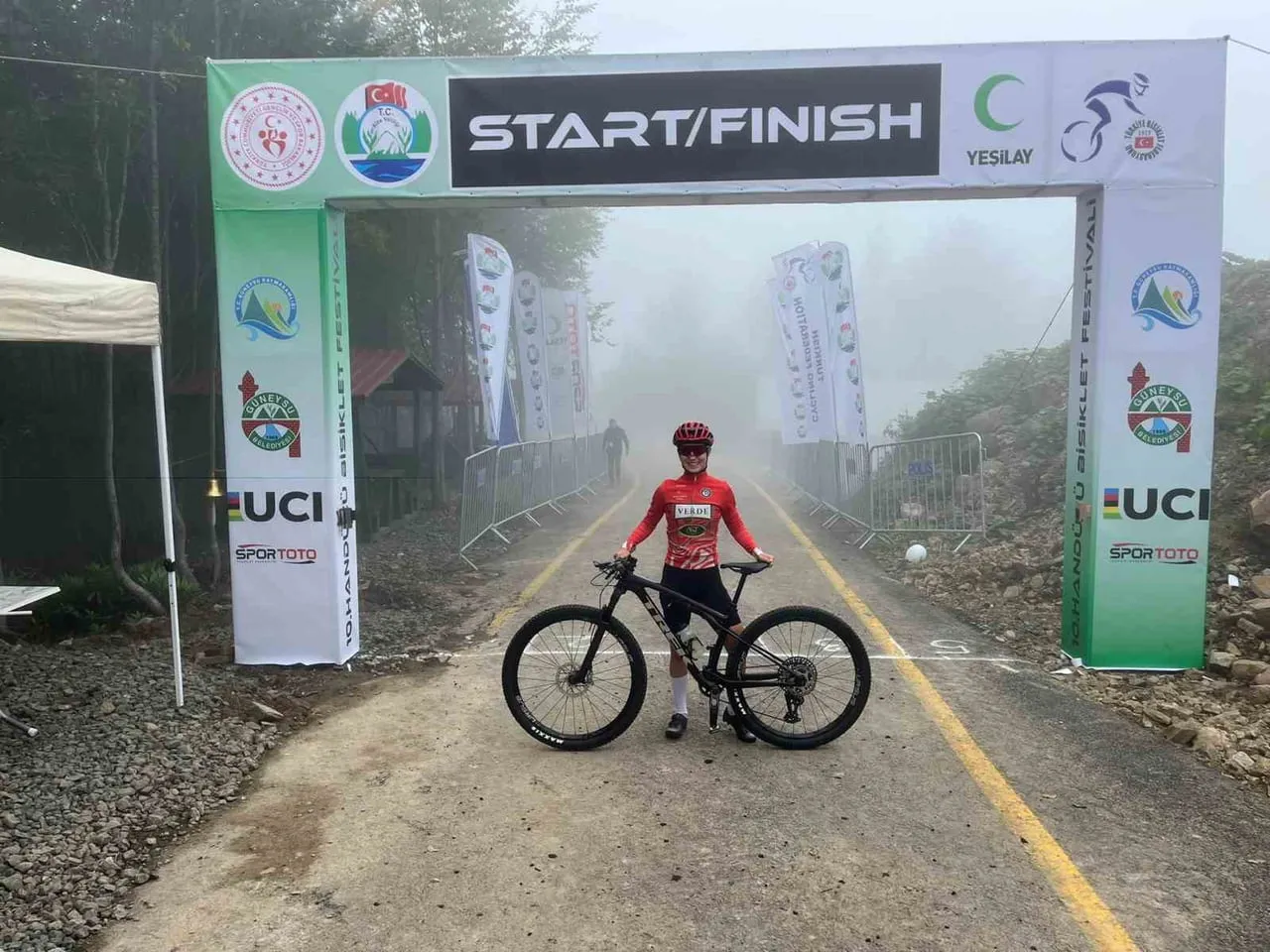 AKHİSAR KARABULUT SPOR KULÜBÜ BİSİKLET SPORCUSU NAZİFE TUNCEL, RİZE’DE DÜZENLENEN MTB CUP...