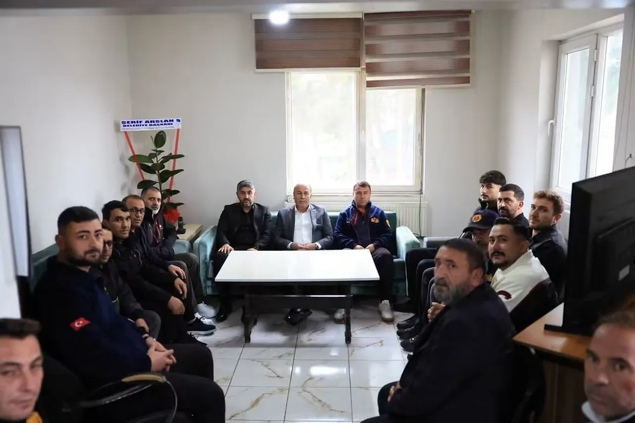 ÇORUM'UN ALACA BELEDİYE BAŞKANI ŞERİF ARSLAN, İTFAİYECİLER HAFTASI DOLAYISIYLA ALACA BELEDİYESİ...