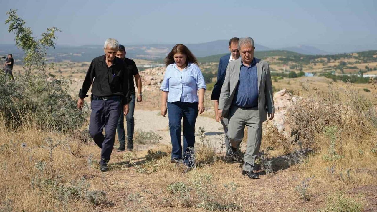 AHMET AKIN NAİPLİ’DE Kİ ÇİFTÇİLERİ SEVİNDİRDİ