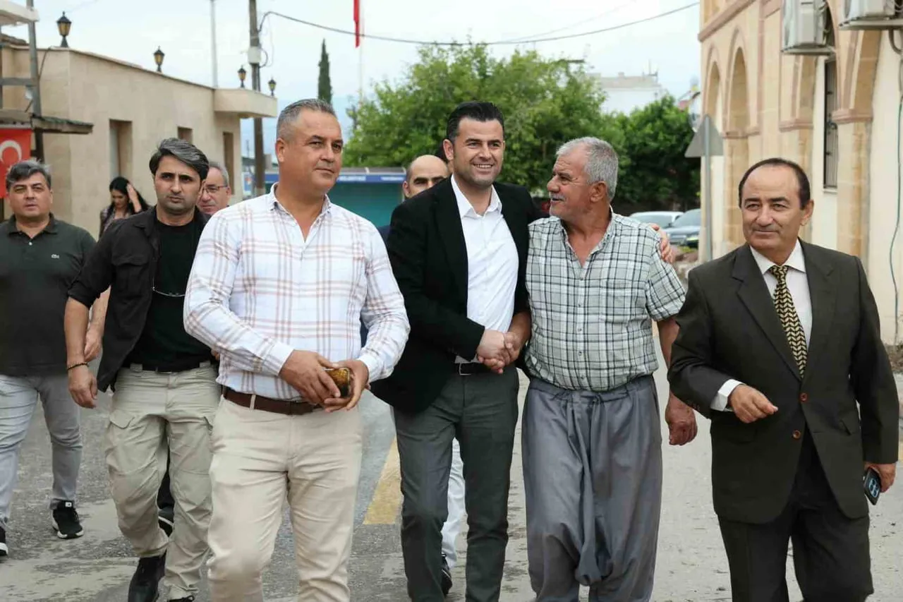 AKDENİZ KAYMAKAMI VE BELEDİYE BAŞKAN VEKİLİ MURAT BEŞİKCİ, İLÇEDEKİ MAHALLELERDE YÜRÜTÜLEN...