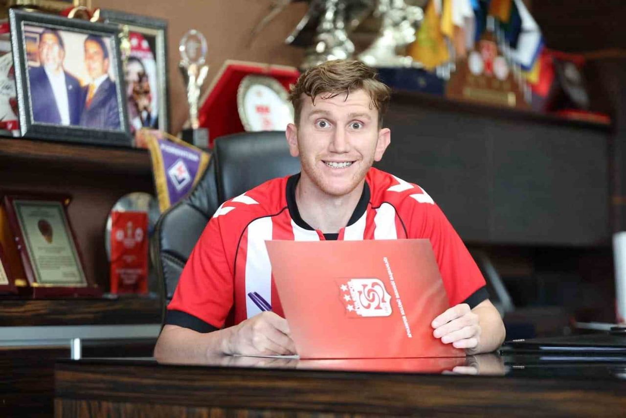 SİVASSPOR’UN YENİ TRANSFERLERİNDEN BURAK KAPACAK’IN LİSANSI BUGÜN ÇIKTI.