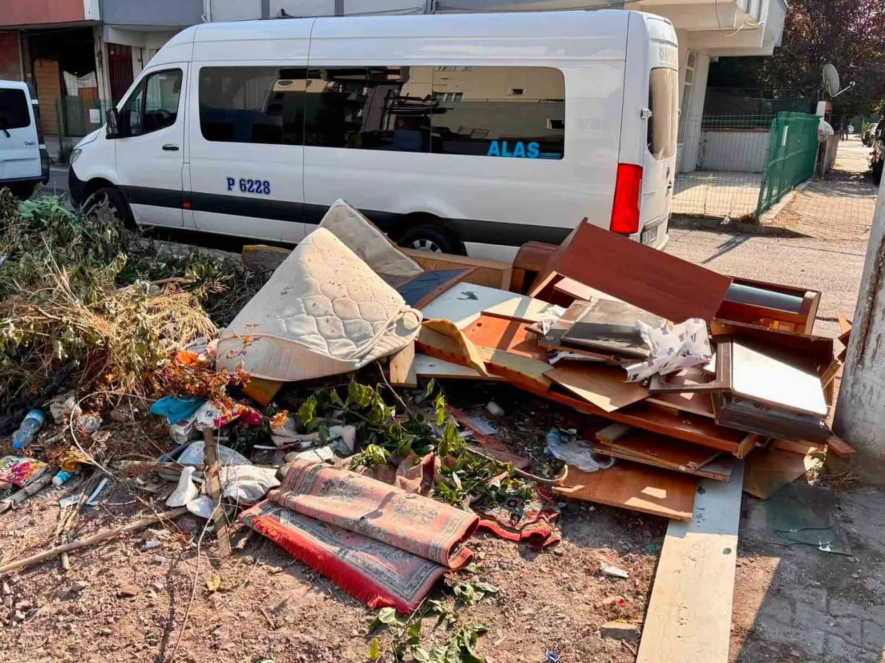 KÖRFEZ’DE ÇEVRE KİRLİLİĞİNE NEDEN OLANLARA YÖNELİK DENETİMLER SIKLAŞTIRILDI. GELİŞİGÜZEL ATIK...