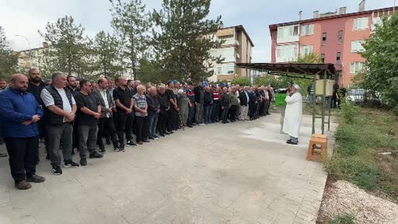 Amasra'daki kazanın ardından acı veda: Cansu öğretmen toprağa verildi
