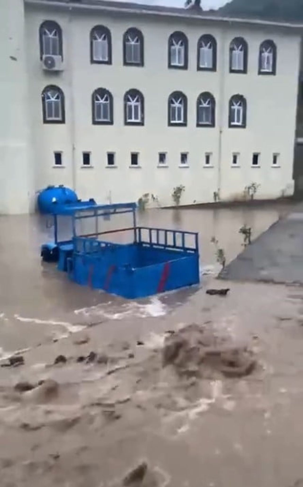 METEOROLOJİ MÜDÜRLÜĞÜNÜN TURUNCU KOD UYARISINDA BULUNDUĞU KASTAMONU’NUN DOĞANYURT İLÇESİNDE...
