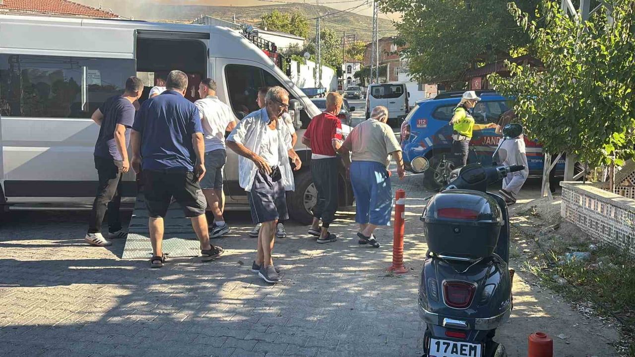 ÇANAKKALE'DE ÇIKAN ORMAN YANGININDA TEDBİR AMAÇLI ÖZEL YAŞLI BAKIM MERKEZİNDE KALAN VATANDAŞALAR...