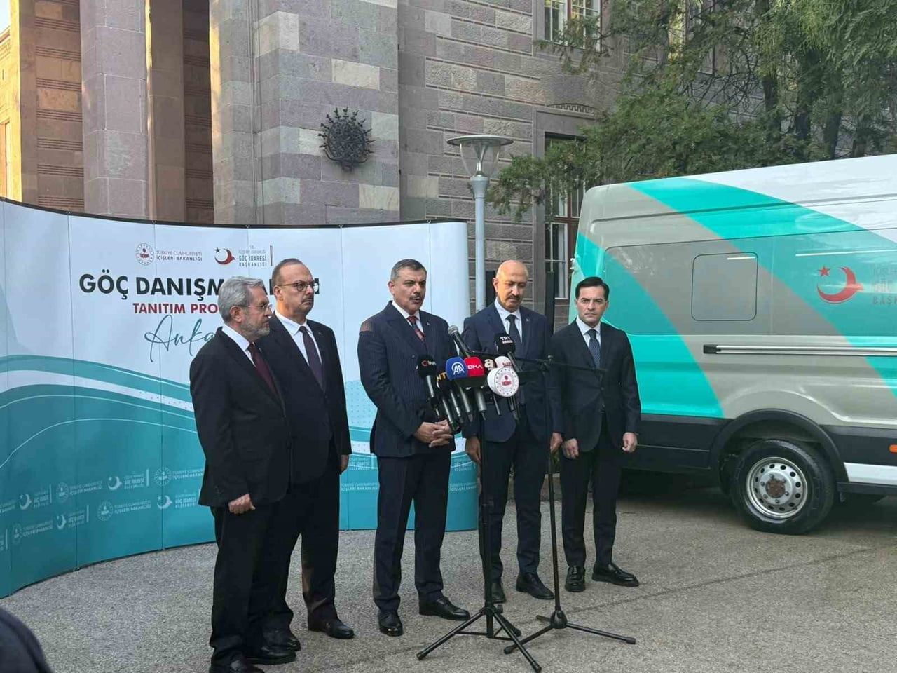 İÇİŞLERİ BAKANI MUSTAFA ÇİFÇTİ, OKULLARDAKİ GÜVENLİK TEDBİRLERİNİN DAHA İYİ UYGULANABİLMESİ İÇİN...