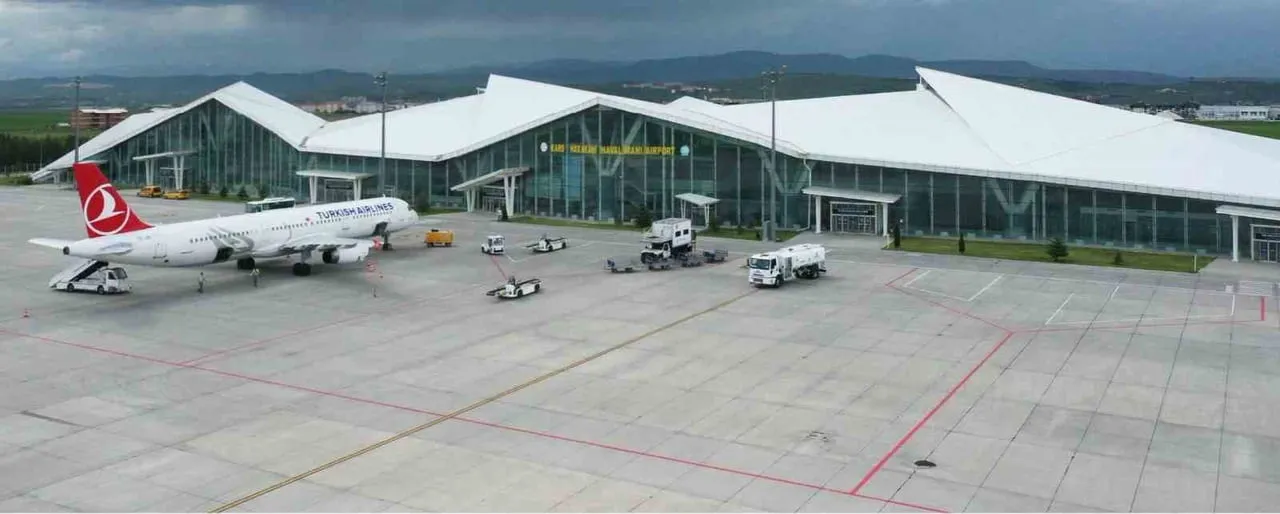 KARS HARAKANİ HAVALİMANI’NDA 8 AYDA 423 BİN YOLCU TRAFİĞİ(IŞIK ÇAPANOĞLU/KARS-İHA)