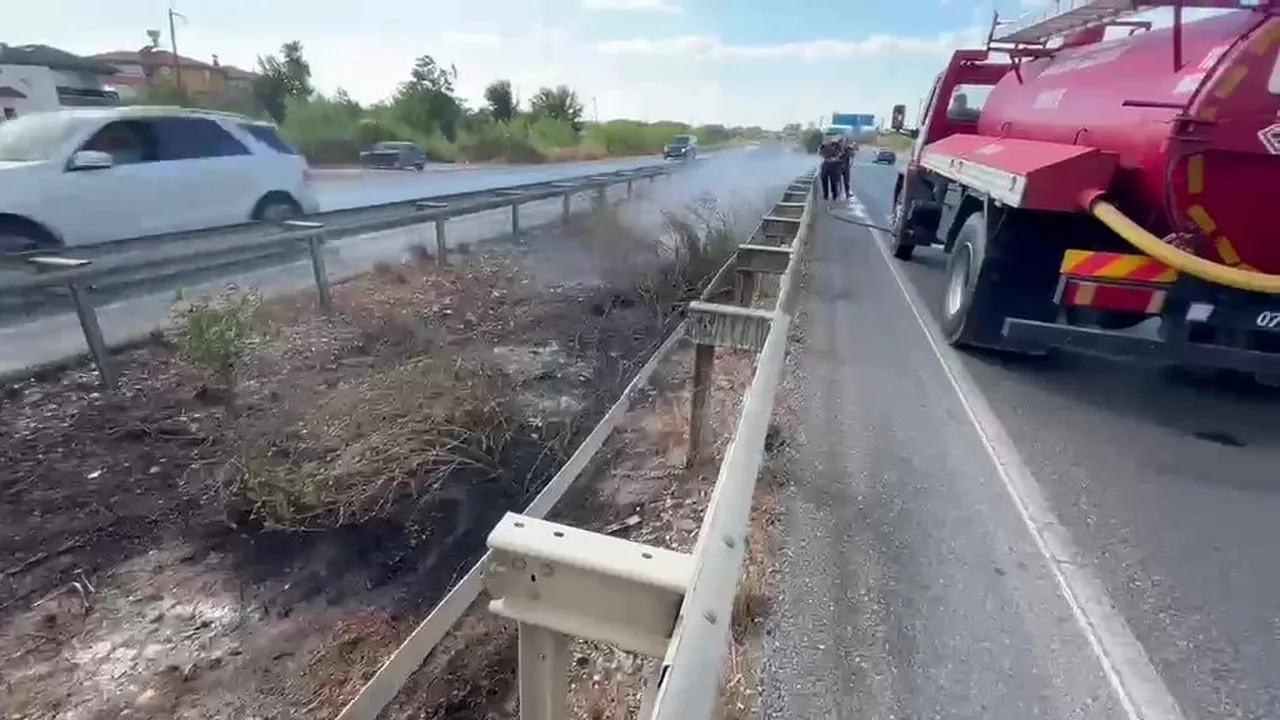ANTALYA’NIN MANAVGAT İLÇESİNDE SEYİR HALİNDEKİ ARAÇTAN ATILAN İZMARİT NEDENİYLE ORTAJ REFÜJDE...