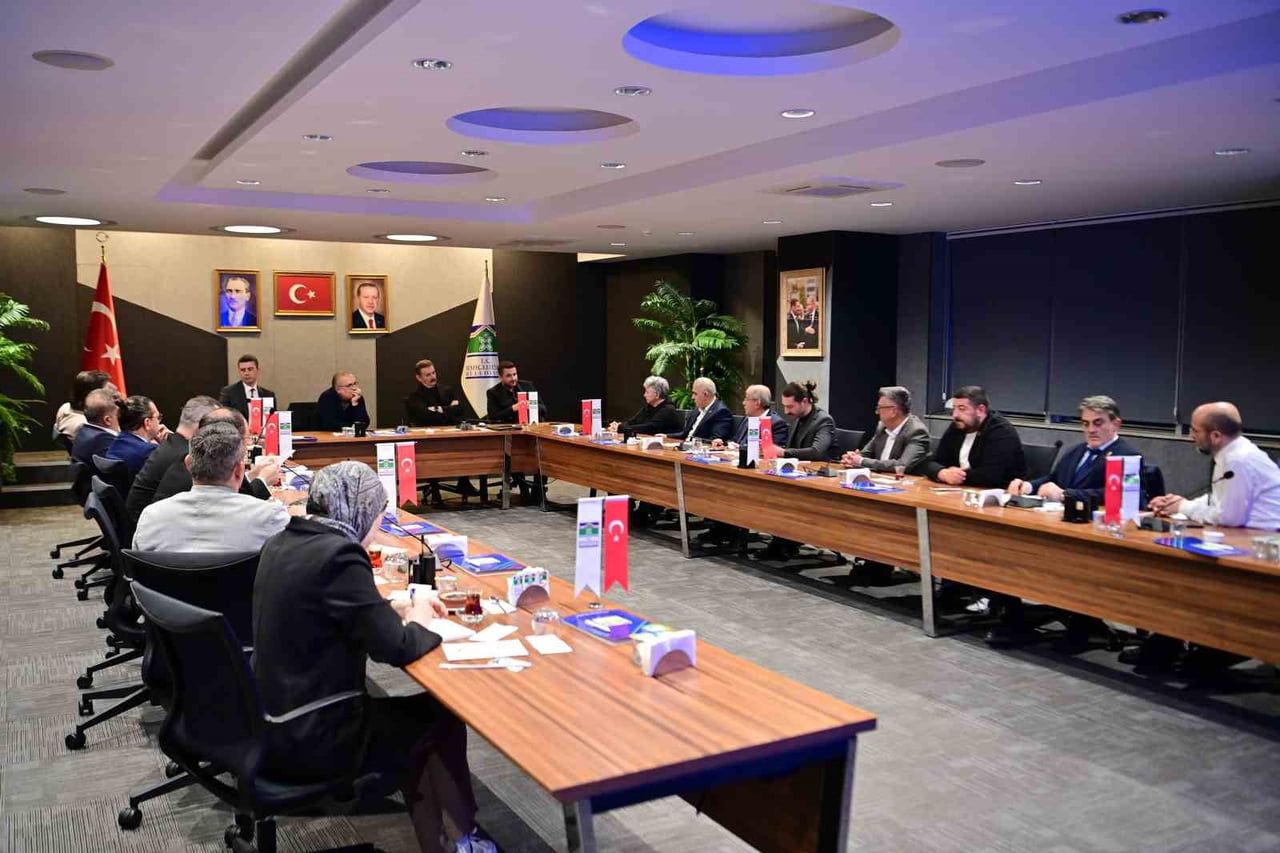 BAHÇELİEVLER BELEDİYE BAŞKANI HAKAN BAHADIR, 19 EKİM MUHTARLAR GÜNÜ DOLAYISIYLA İLÇEDE GÖREV YAPAN...