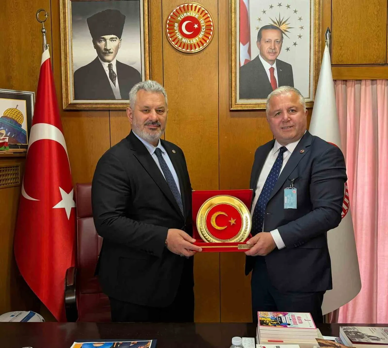 YENİ PARTİ'DEN İSTİFA EDEN GİRESUN BELEDİYESİ BAŞKEN VEKİLİ ALPTUĞ KAAN KARA (SAĞDA) DAHA ÖNCE...