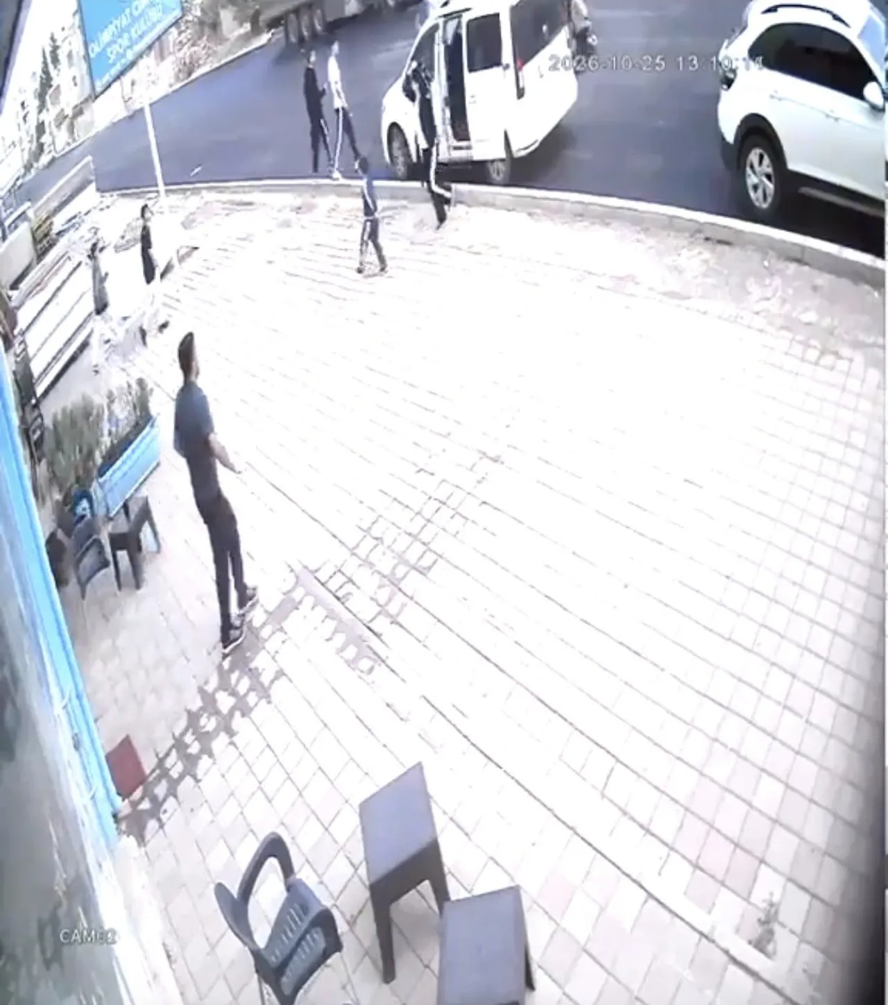 MARDİN'İN NUSAYBİN İLÇESİNDE OTOMOBİLİN PARK HALİNDEKİ ARACA VE ARAÇTAN İNEN ÇOCUĞA ÇARPMASI...