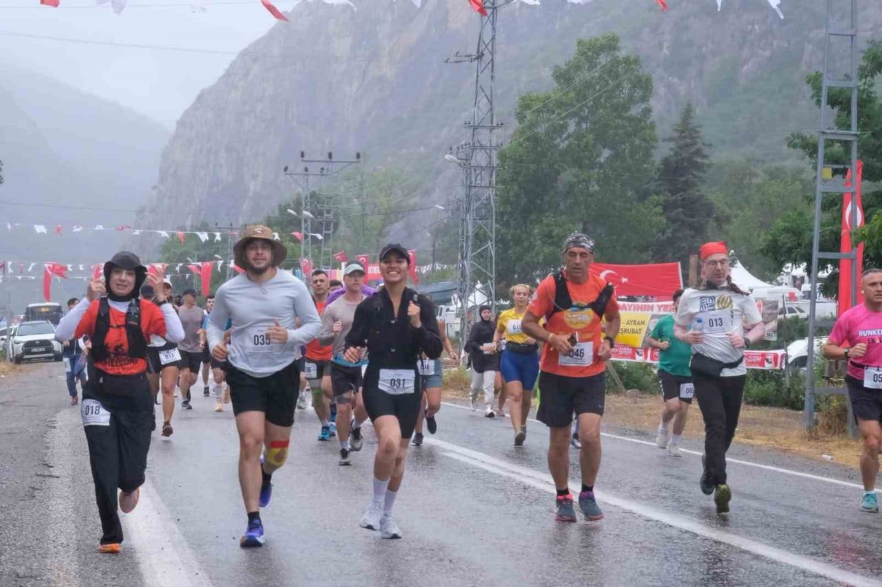 KAPIKAYA KANYONU'NUN DOĞAL GÜZELLİKLERİ ARASINDA DÜZENLENEN ORGANİZASYONA 50 SPORCU KATILDI.
