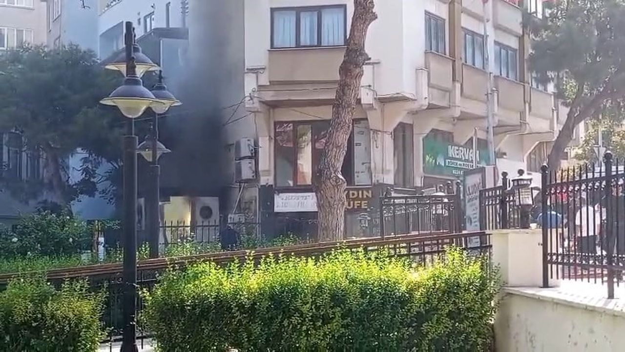 BURSA’NIN KARACABEY İLÇESİNDE ELEKTRİK TRAFOSUNDA MEYDANA GELEN PATLAMA SONRASI YANGIN ÇIKTI. OLAY...