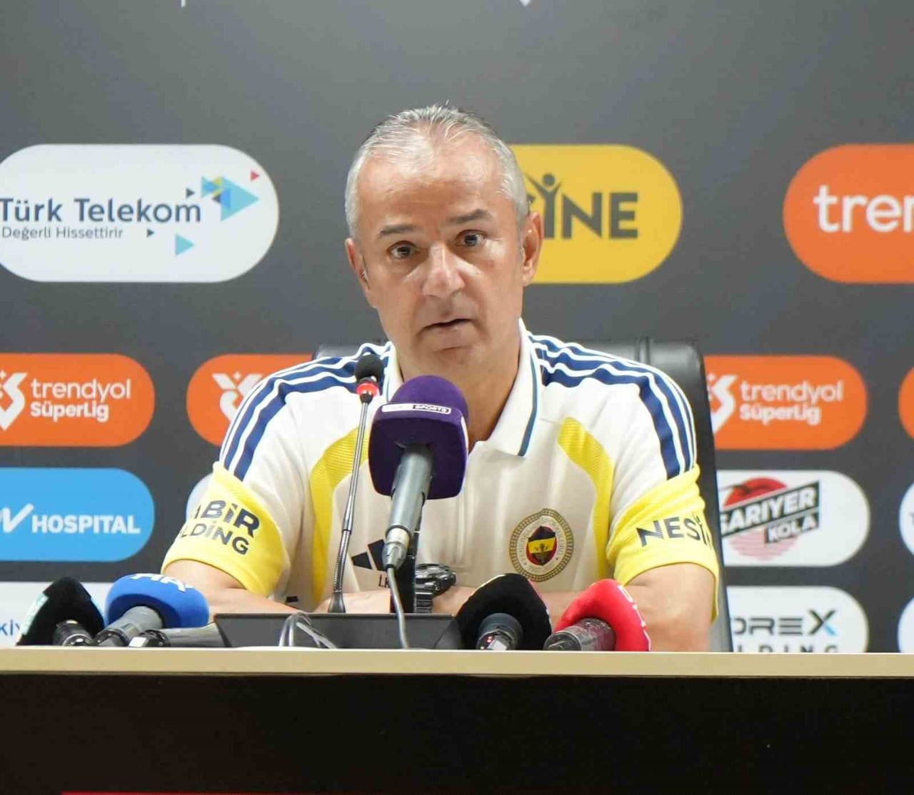 FENERBAHÇE TEKNİK DİREKTÖRÜ İSMAİL KARTAL, ÇOK GÜÇLÜ BİR RAKİP OLARAK NİTELENDİRDİĞİ SAMSUNSPOR’A...