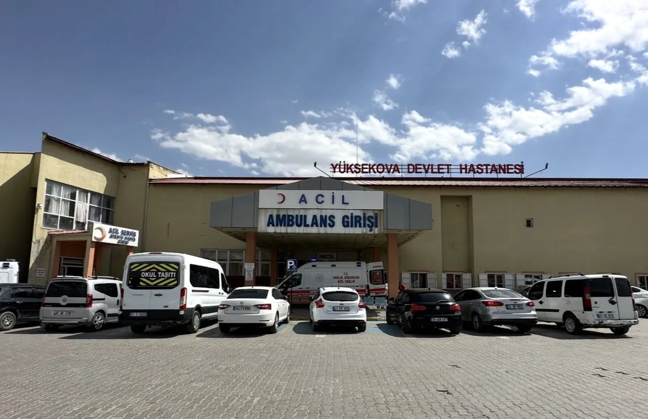 HAKKARİ'NİN YÜKSEKOVA DEVLET HASTANESİ'NDE İKİ YENİ UZMAN HEKİM GÖREVE BAŞLADI. BU ATAMALARLA...