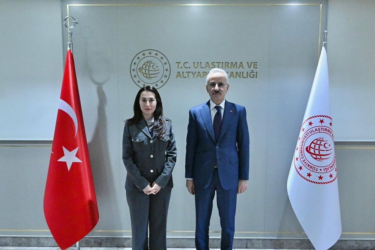 BEYKOZ BELEDİYE BAŞKAN VEKİLİ ÖZLEM VURAL GÜRZEL VE ULAŞTIRMA VE ALTYAPI BAKANI ABDULKADİR...