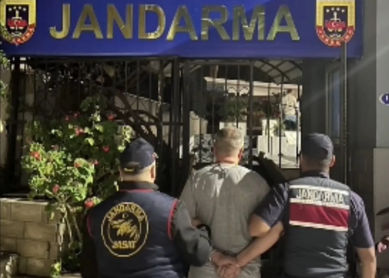GÖZALTINA ALINAN ŞÜPHELİ S.Ş., İKİ JANDARMA PERSONELİNİN NEZARETİNDE SAĞLIK KONTROLÜNE VE ADLİYEYE...