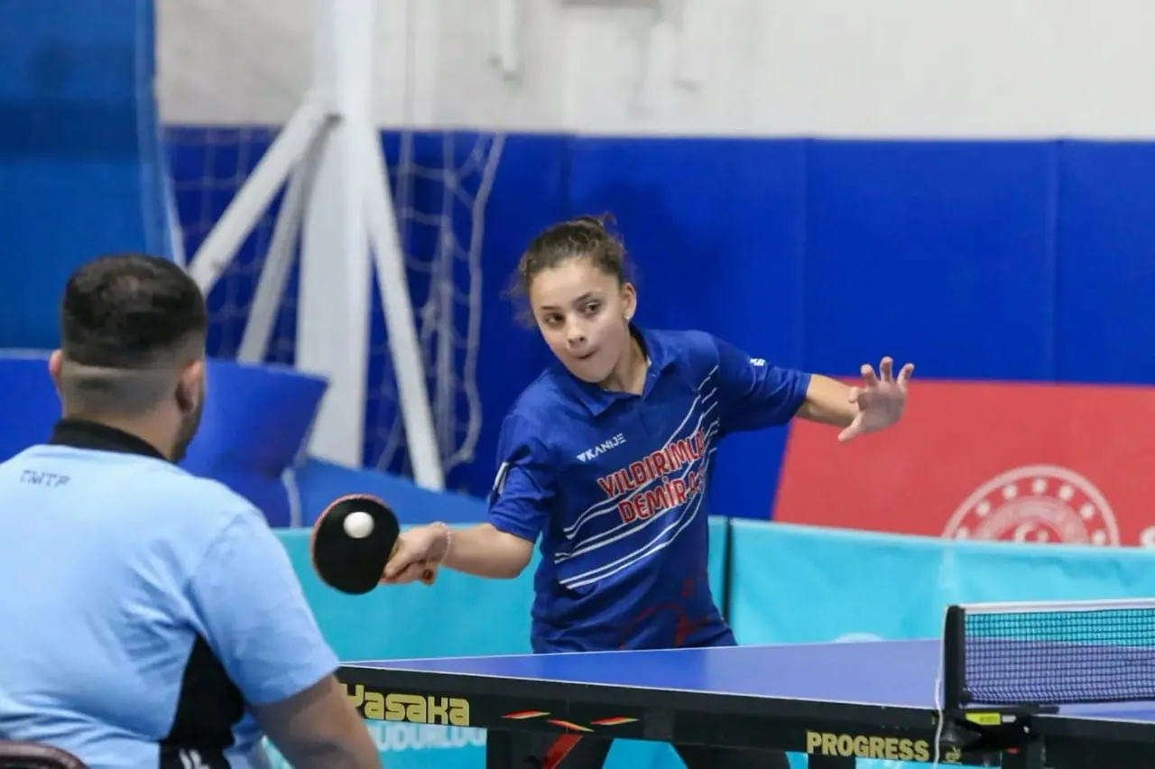 SİVAS’TA DÜZENLENEN MASA TENİSİ GENÇLER FERDİ İL BİRİNCİLİĞİ MÜSABAKALARINDA GENÇ SPORCULAR...