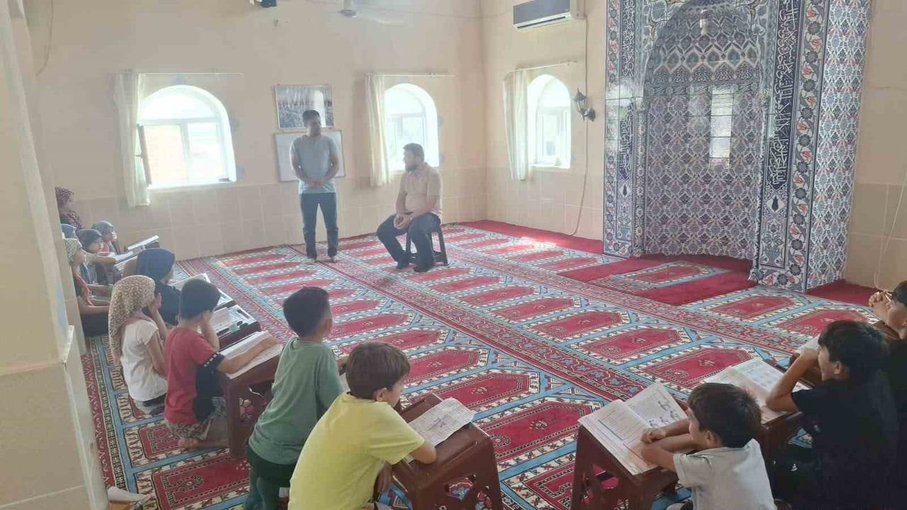 SARIGÖL İLÇE MÜFTÜSÜ METİN GÜVENİR, YAZ KUR'AN KURSLARINI ZİYARET EDEREK ÖĞRENCİLERLE BİR ARAYA...