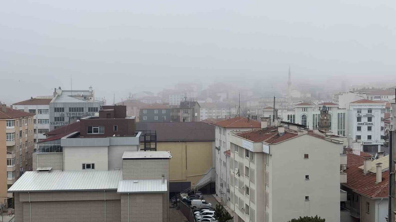 YOZGAT'TA SABAH SAATLERİNDE ETKİLİ OLAN YOĞUN SİS, KENT GENELİNDE GÖRÜŞ MESAFESİNİN DÜŞMESİNE...