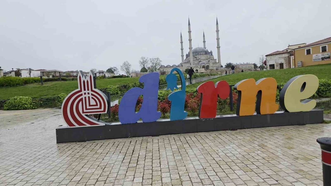 EDİRNE’DE 33 DERECEYİ BULAN HAVA SICAKLIĞI, EYLÜL AYININ İLK YAĞMURUYLA BİRLİKTE 17 DERECEYE KADAR...