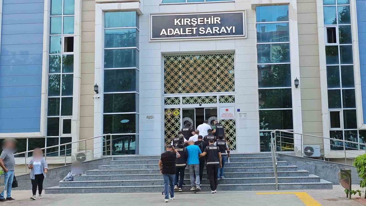 KIRŞEHİR'DE İŞ YERİNE ÇAĞIRDIKLARI KİŞİLERİ DARP ETTİKLERİ VE PARALARINI ZORLA ALDIKLARI İDDİA...