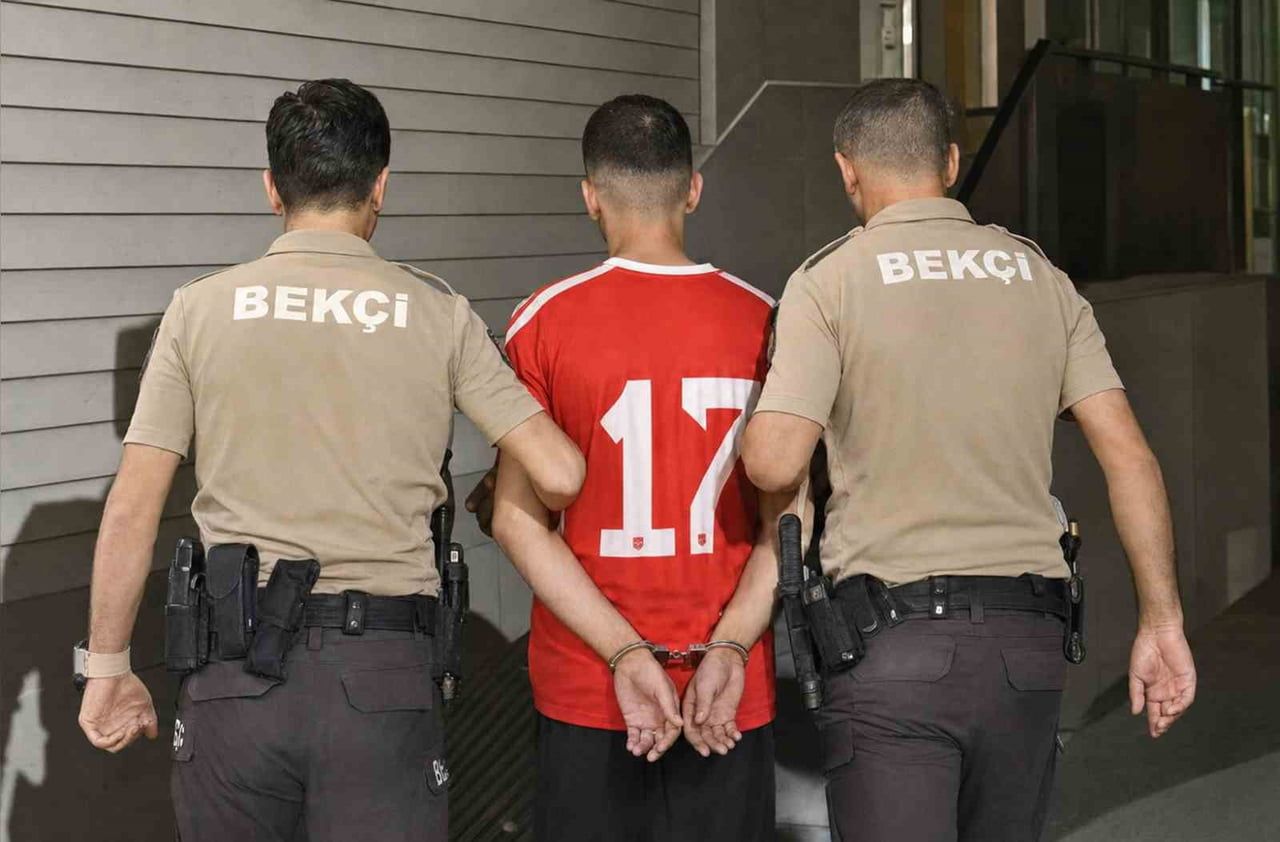 KIRIKKALE'DE HAKKINDA 22 YIL 22 GÜN KESİNLEŞMİŞ HAPİS CEZASI BULUNAN FİRARİ HÜKÜMLÜ, POLİS...