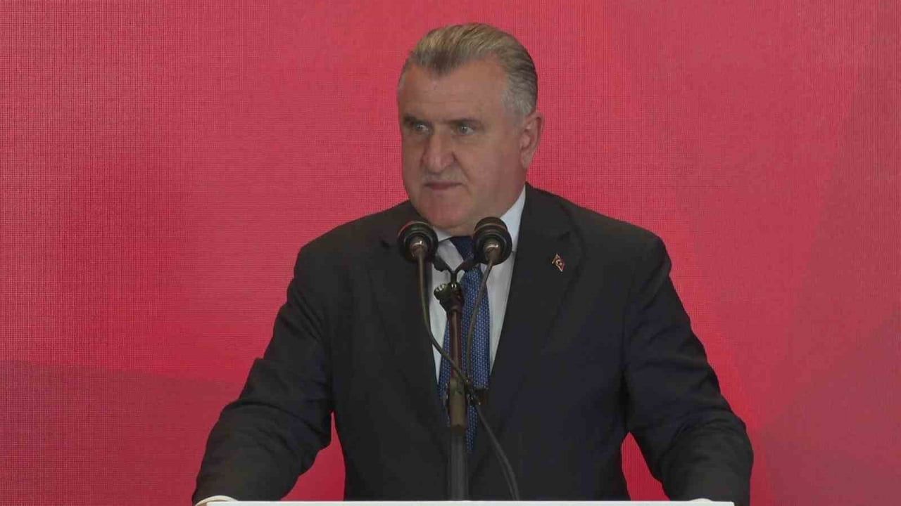GENÇLİK VE SPOR BAKANI OSMAN AŞKIN BAK