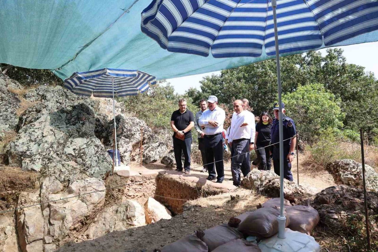ÇANAKKALE VALİSİ DOÇ. DR. ÖMER TORAMAN, ÇAN İLÇESİNDE BULUNAN PALEOLİTİK DÖNEM’E AİT İNKAYA...