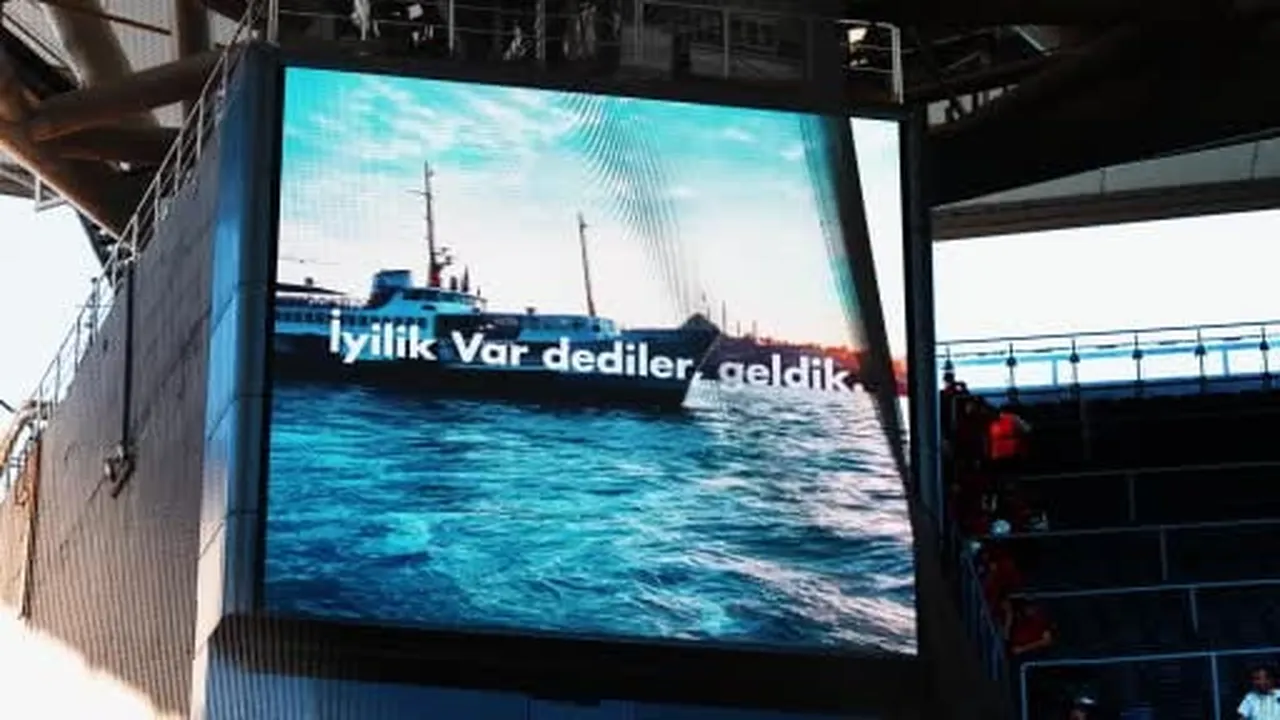 İyilik Var Gönüllülük Platformu’nun tanıtımı Fenerbahçe-Beşiktaş maçında yapıldı