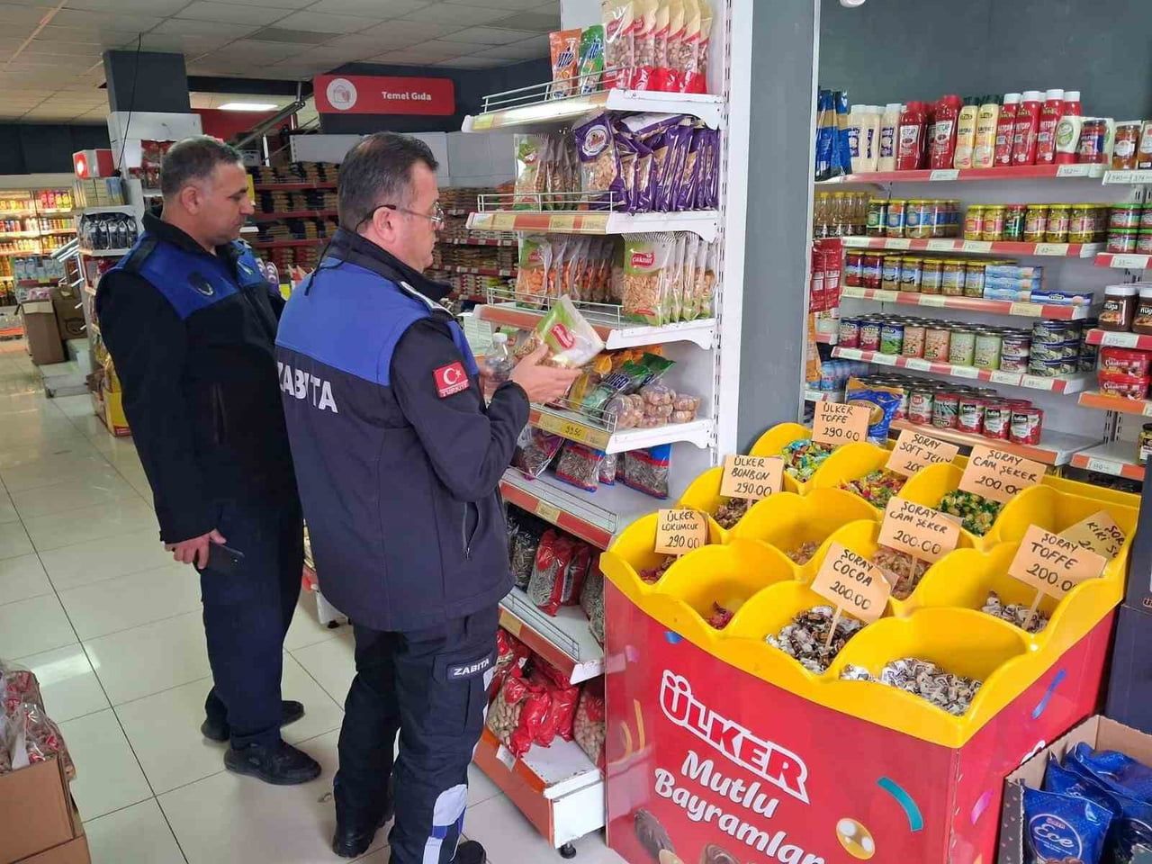 BİLECİK'İN PAZARYERİ İLÇESİNDE RAF VE KASA FİYATLARI MERCEK ALTINA ALINDI.
