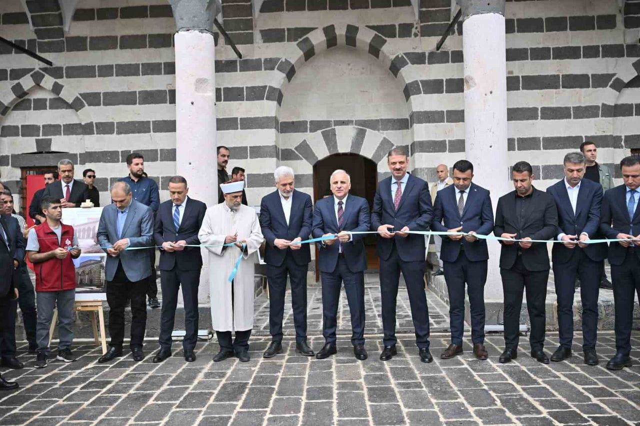 DİYARBAKIR'DA RESTORASYONU TAMAMLANAN VAKIF ESERLERİ YENİDEN İBADETE AÇILDI